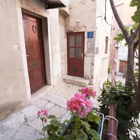 Apartment Piazza Antica Rovinj Exteriör bild
